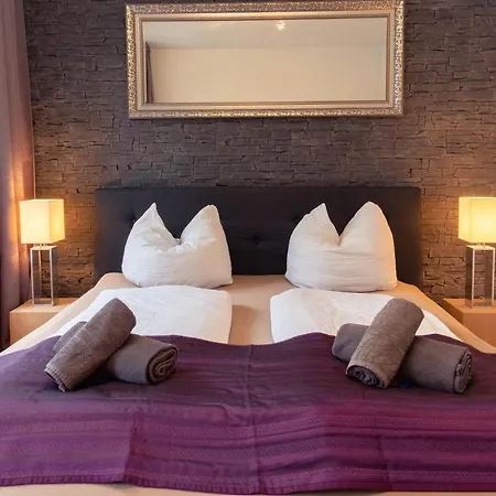 Feelgoodflats Design In Center, Station Close With Netflix Und Workplace *